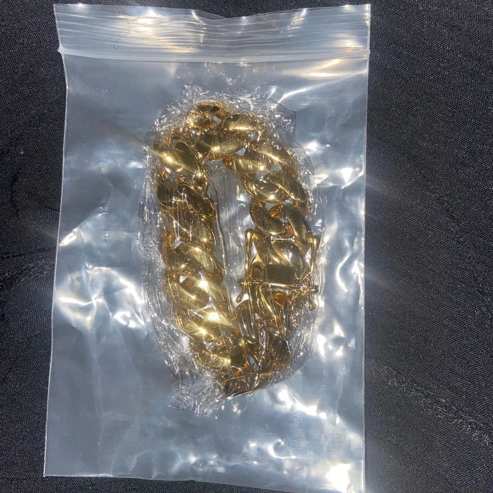 Gold Cell Phone Chain Accessory